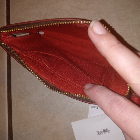 Coach - Picture 3 of 4